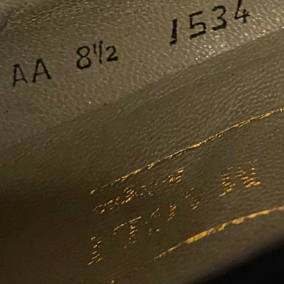 Bruno Magli Navy Blue Vintage Peep Toe Heels Made in Italy 8.5 AA Narrow - Picture 5 of 8